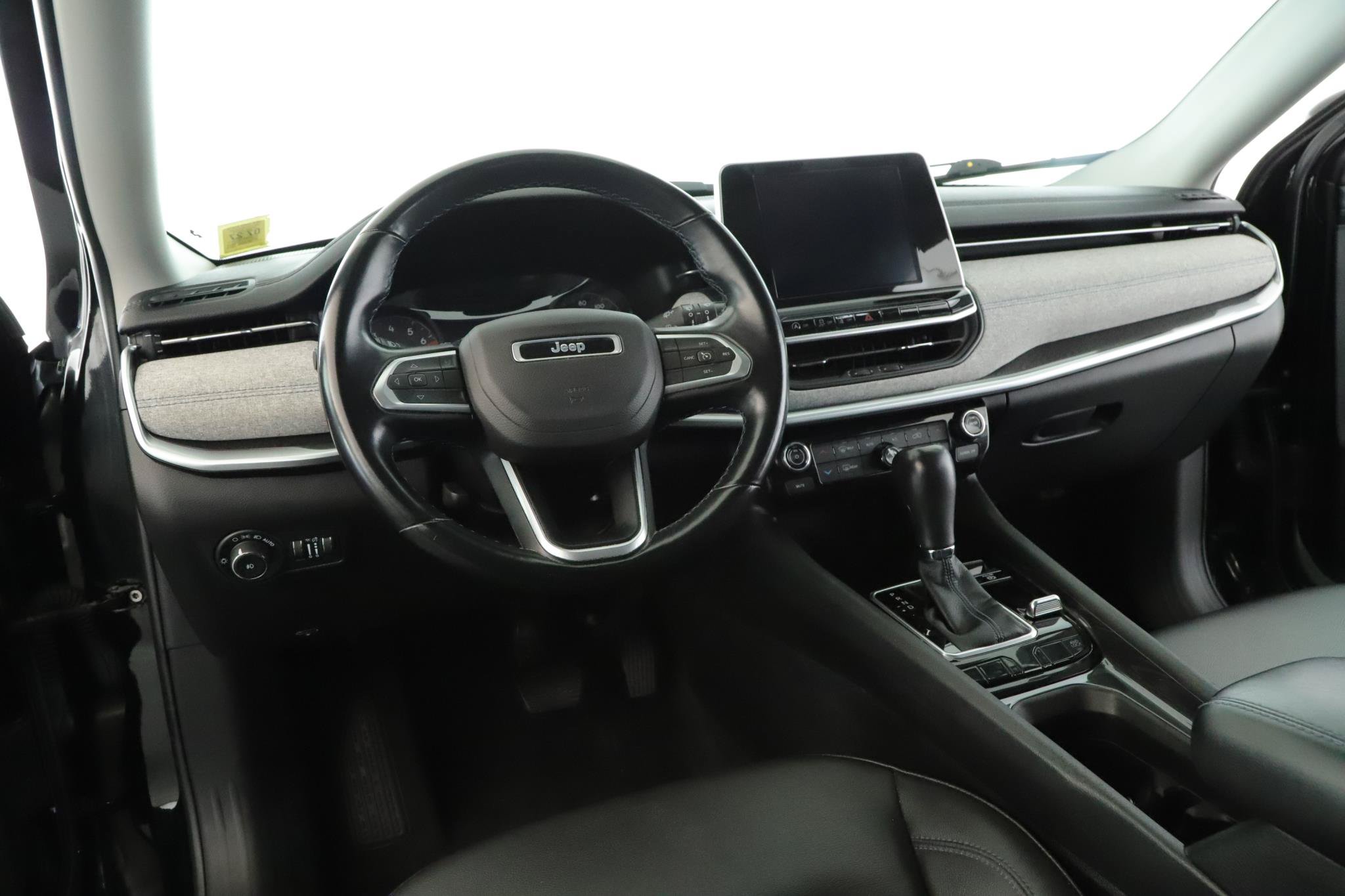 Used 2022 Jeep Compass Latitude w/ Convenience Group AWD/4WD image 2