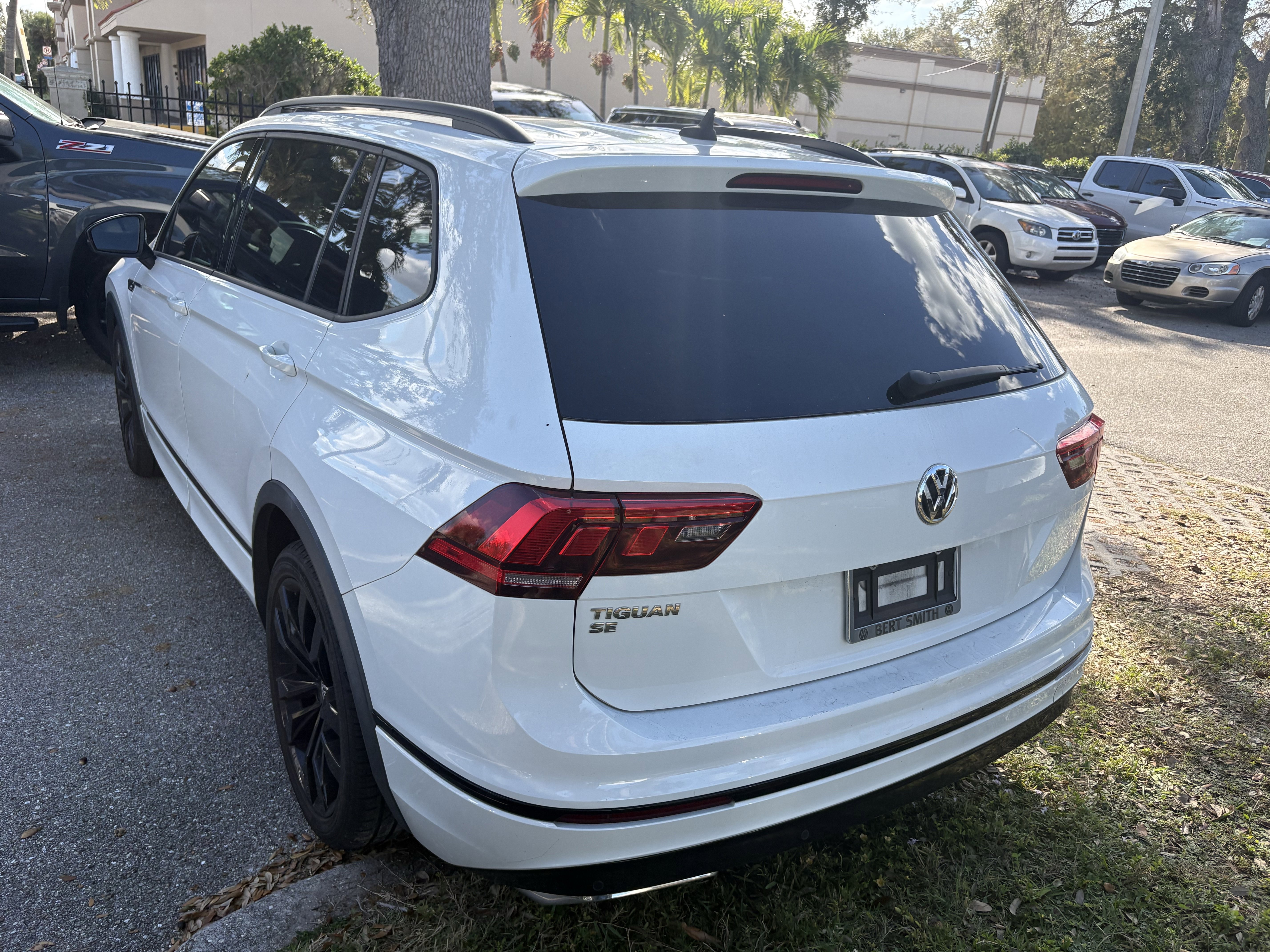 Used 2020 Volkswagen Tiguan SE R-Line image 5