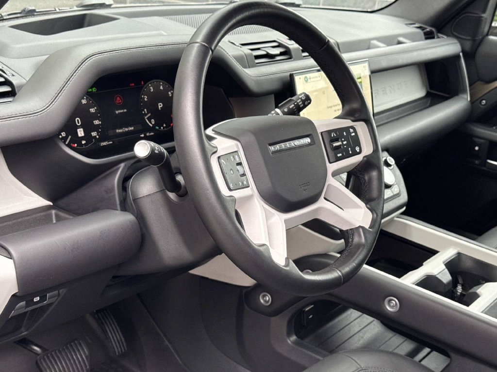Used 2025 Land Rover Defender 110 X-Dynamic SE AWD/4WD image 22