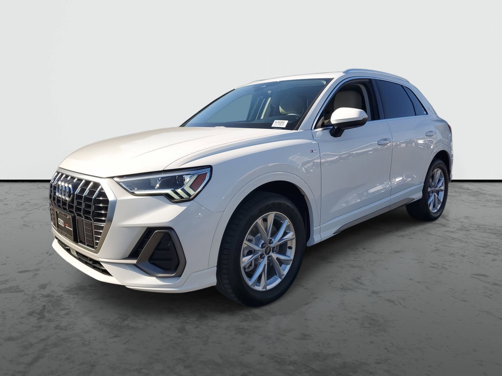 Used 2023 Audi Q3 2.0T Premium Plus w/ Premium Plus Package image 2