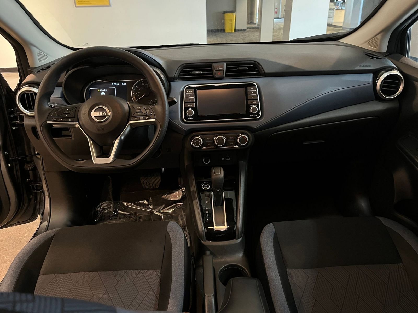 Used 2025 Nissan Versa SV image 32