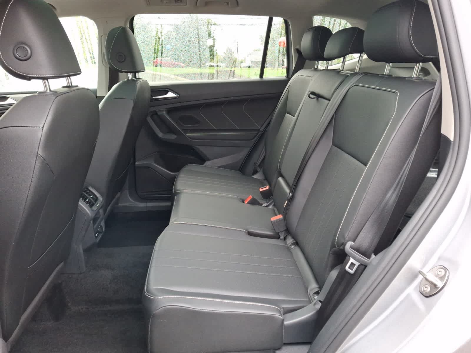 Used 2023 Volkswagen Tiguan SE w/ Panoramic Sunroof Package AWD/4WD image 8
