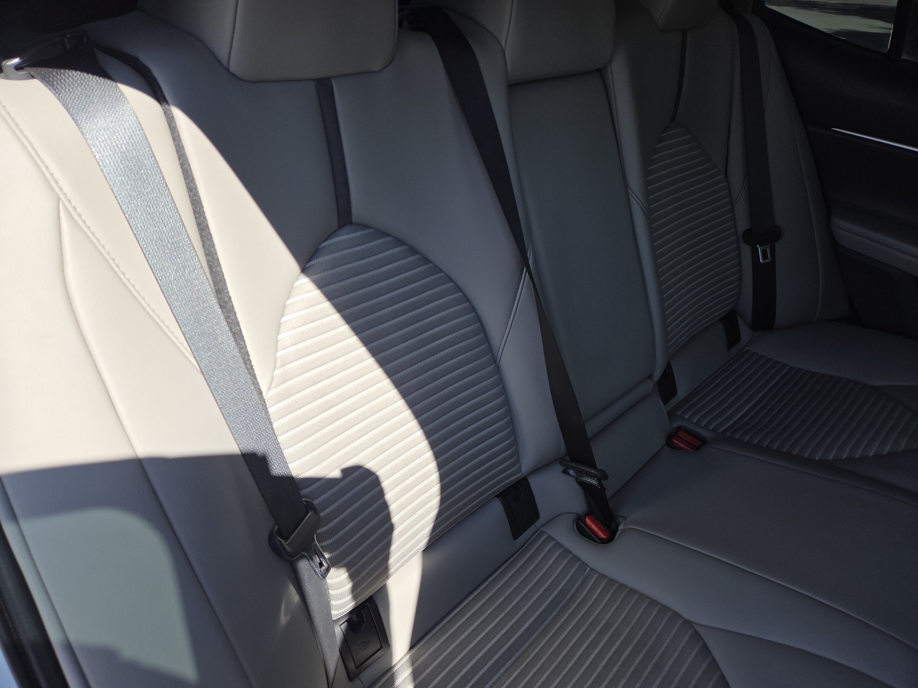 Used 2023 Toyota Camry SE AWD/4WD image 5