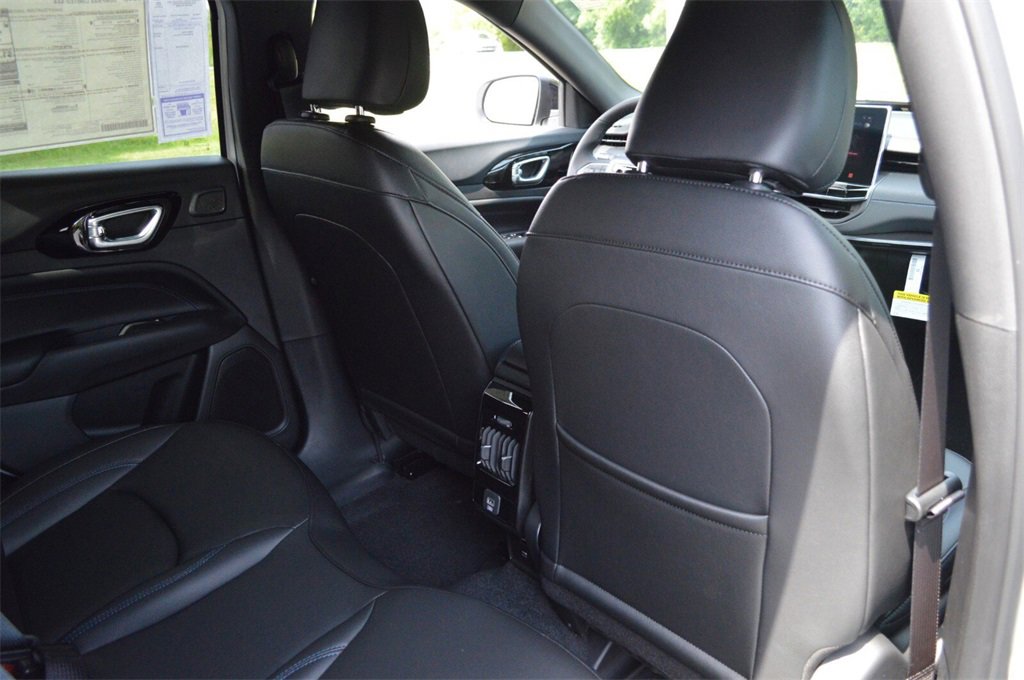 New 2025 Jeep Compass Limited w/ Sun and Sound Group image 32