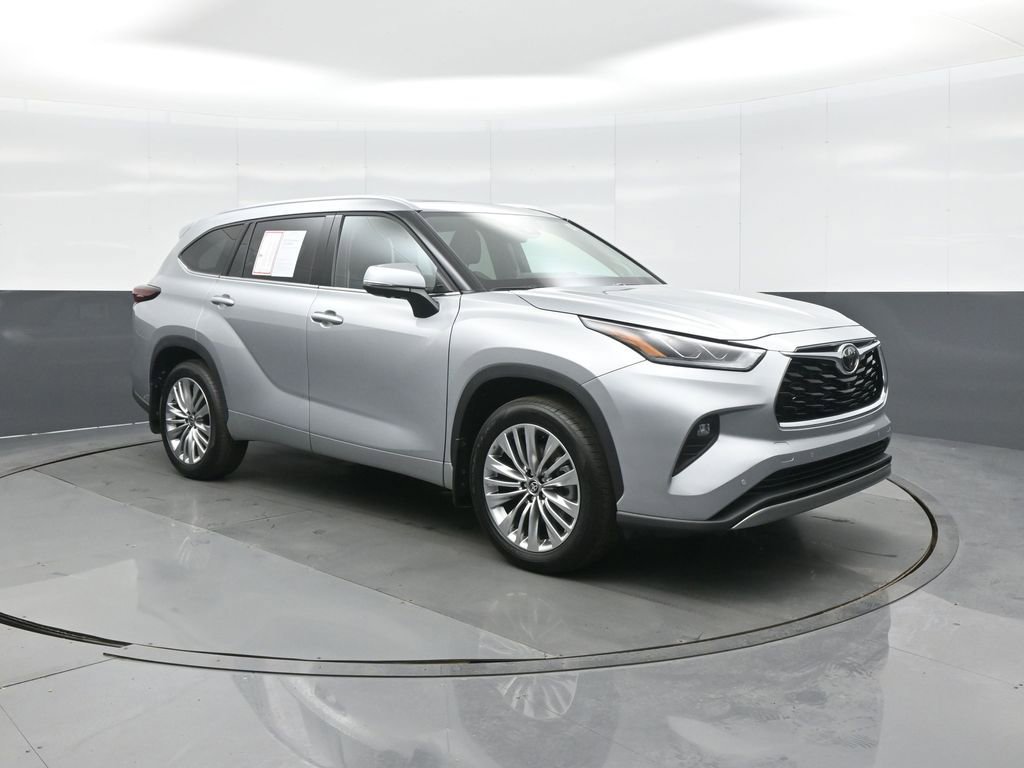 Certified 2025 Toyota Highlander Platinum image 1