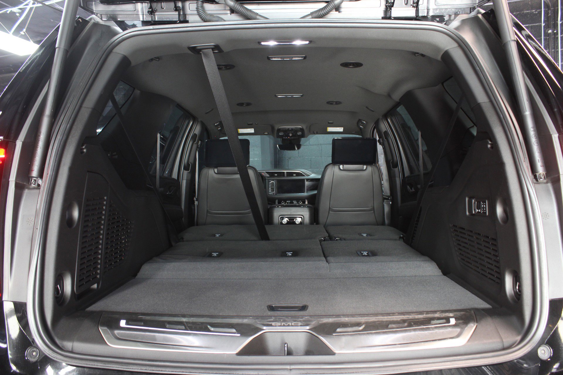 Used 2023 GMC Yukon Denali w/ Advanced Technology Package image 74