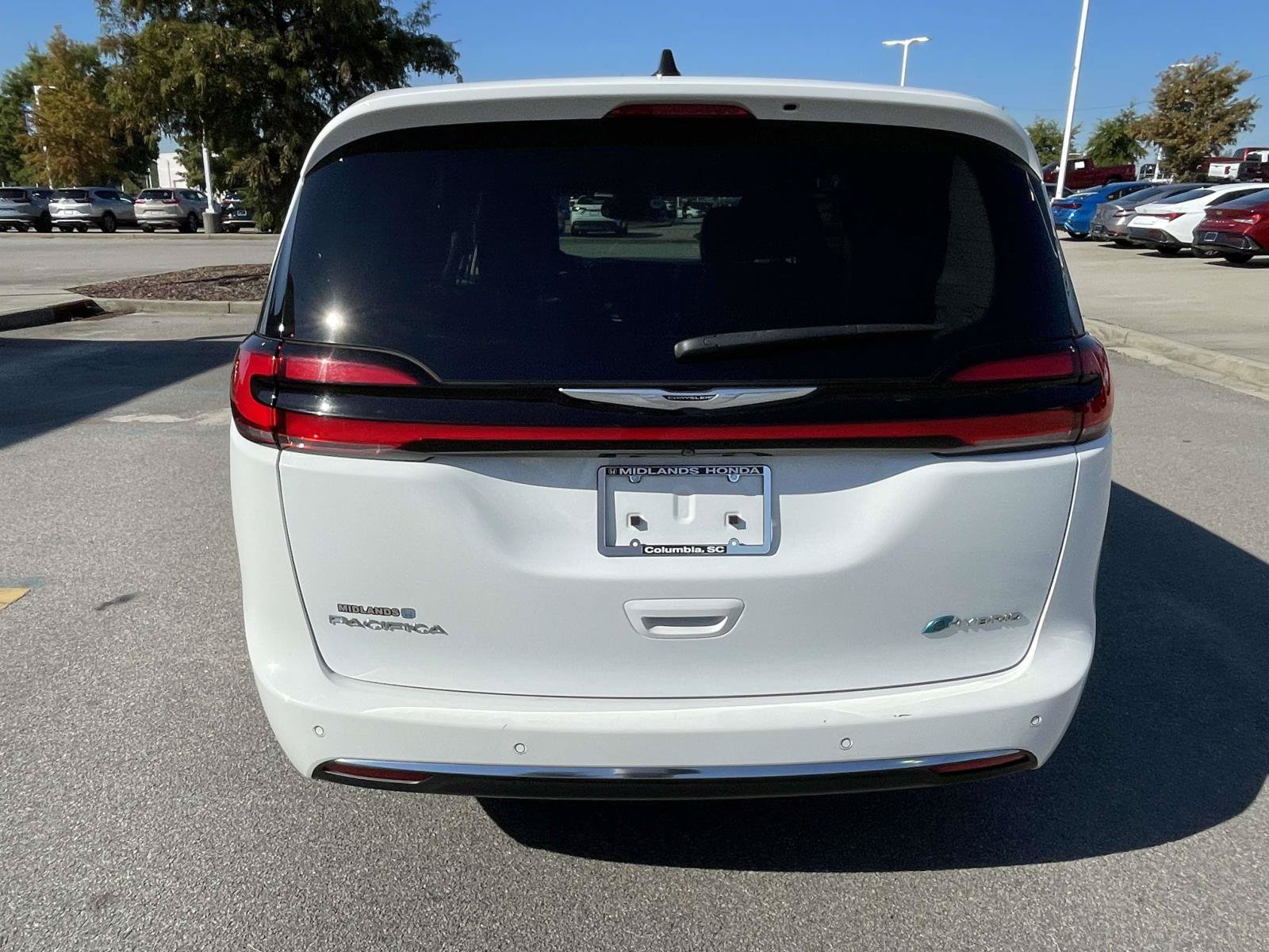 Used 2023 Chrysler Pacifica Touring-L FWD image 5