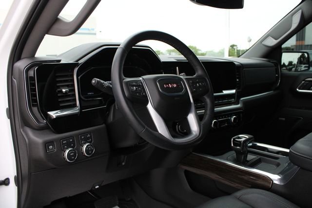 Used 2025 GMC Sierra 1500 Elevation w/ Elevation Premium Package AWD/4WD image 2