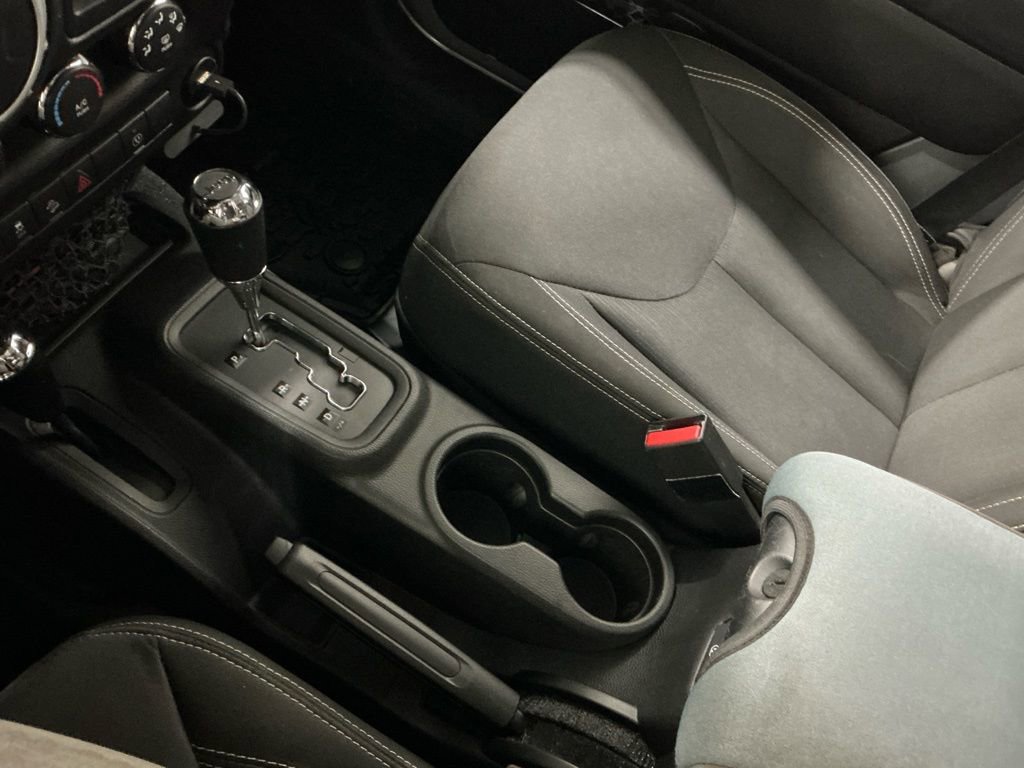 Used 2016 Jeep Wrangler Unlimited Rubicon w/ Connectivity Group image 12