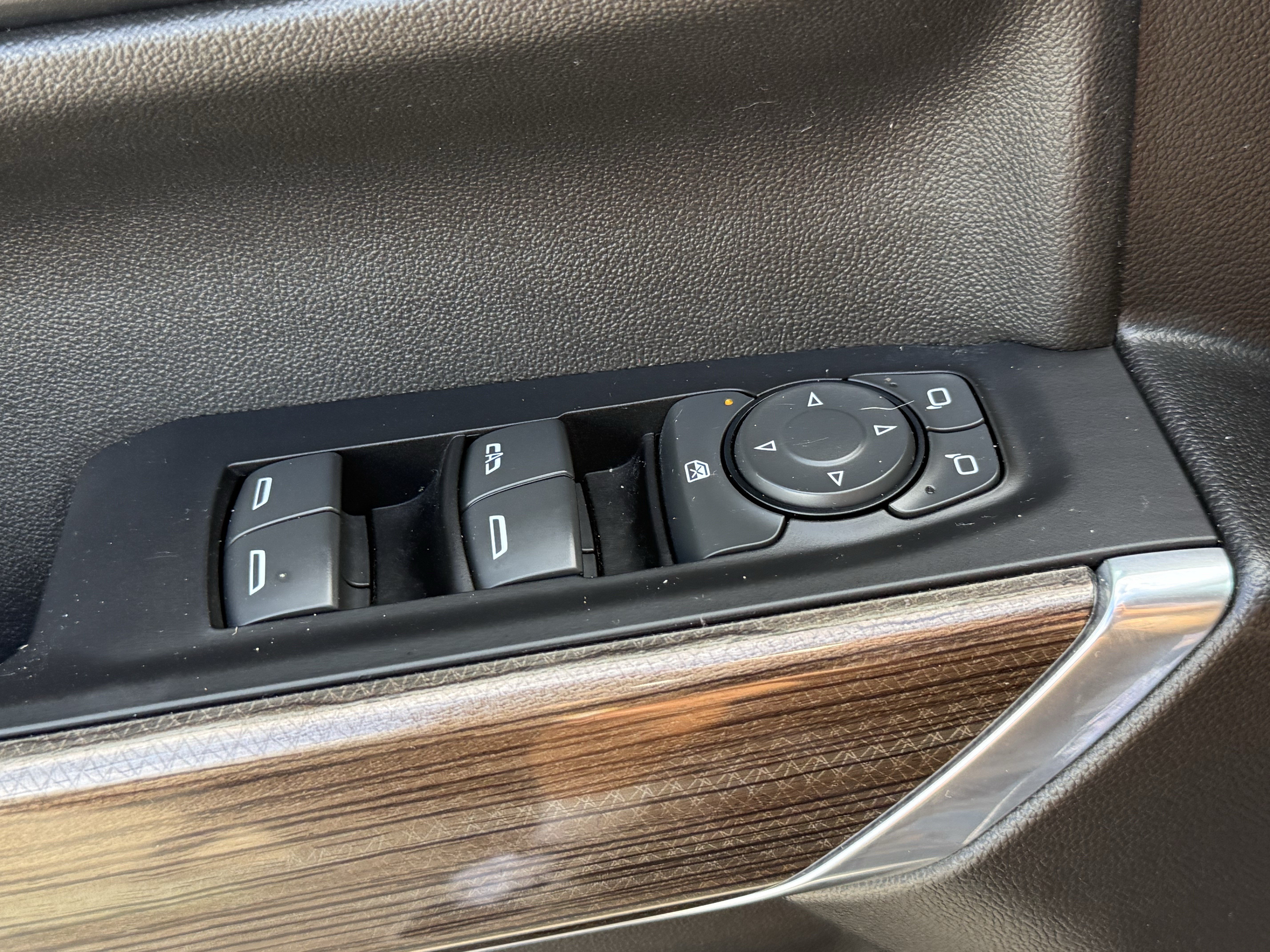 Used 2022 Chevrolet Silverado 1500 LT AWD/4WD image 25