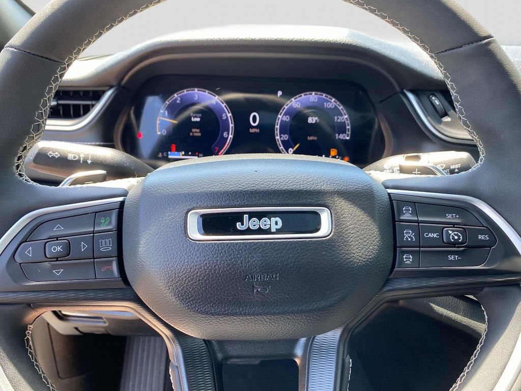 Used 2023 Jeep Grand Cherokee Altitude AWD/4WD image 16