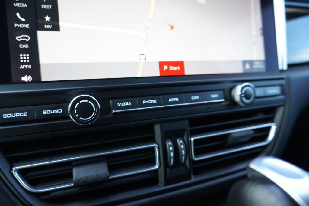 Used 2021 Porsche Macan image 18