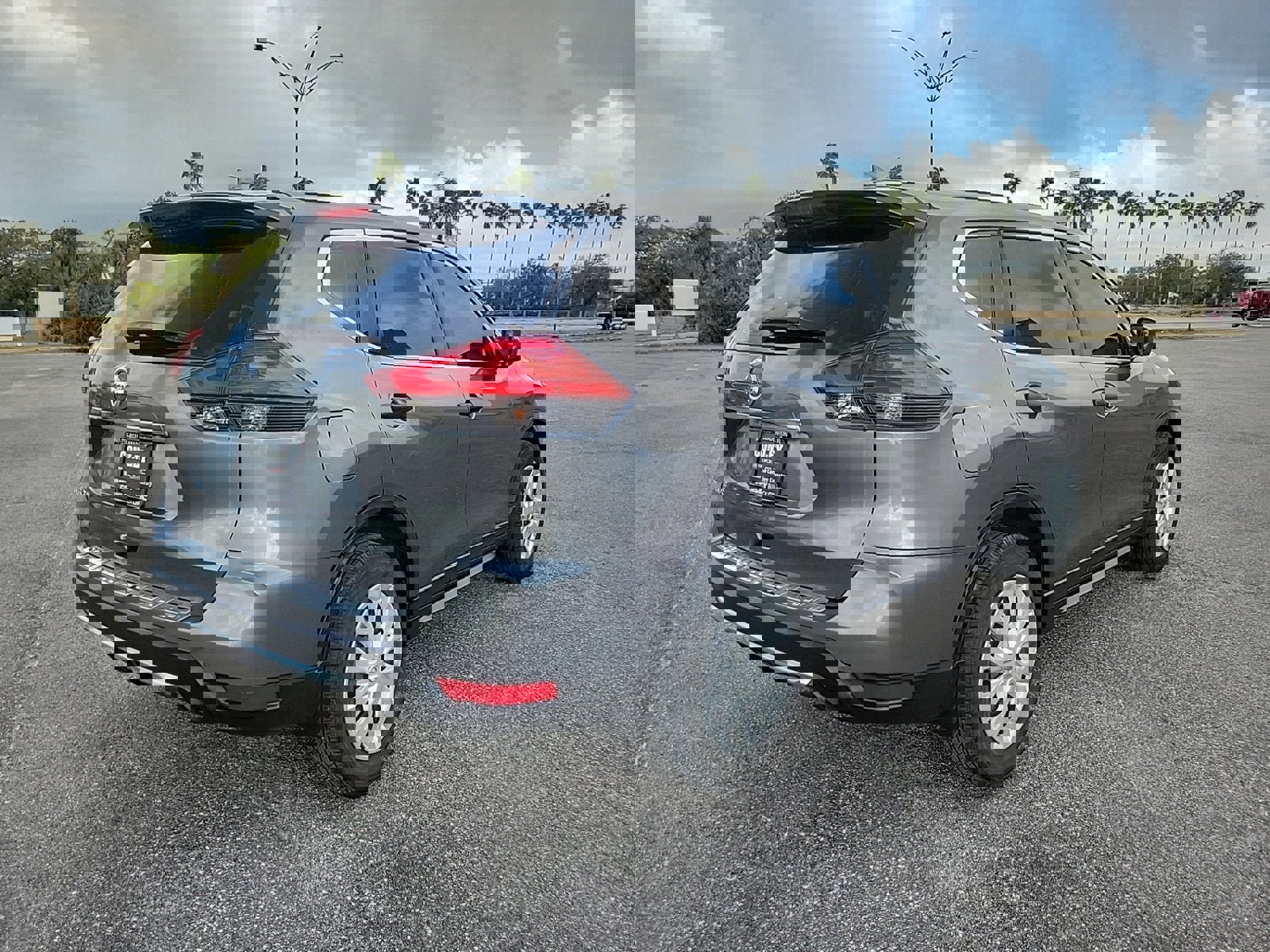 Used 2017 Nissan Rogue S image 6