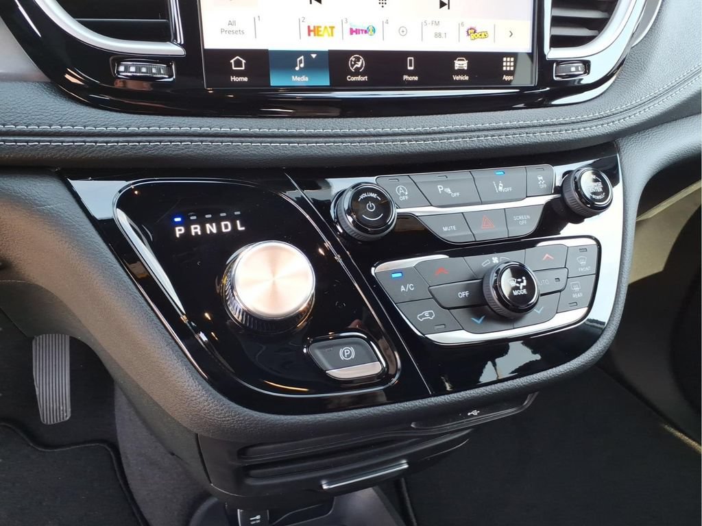 New 2026 Chrysler Pacifica Select FWD image 22