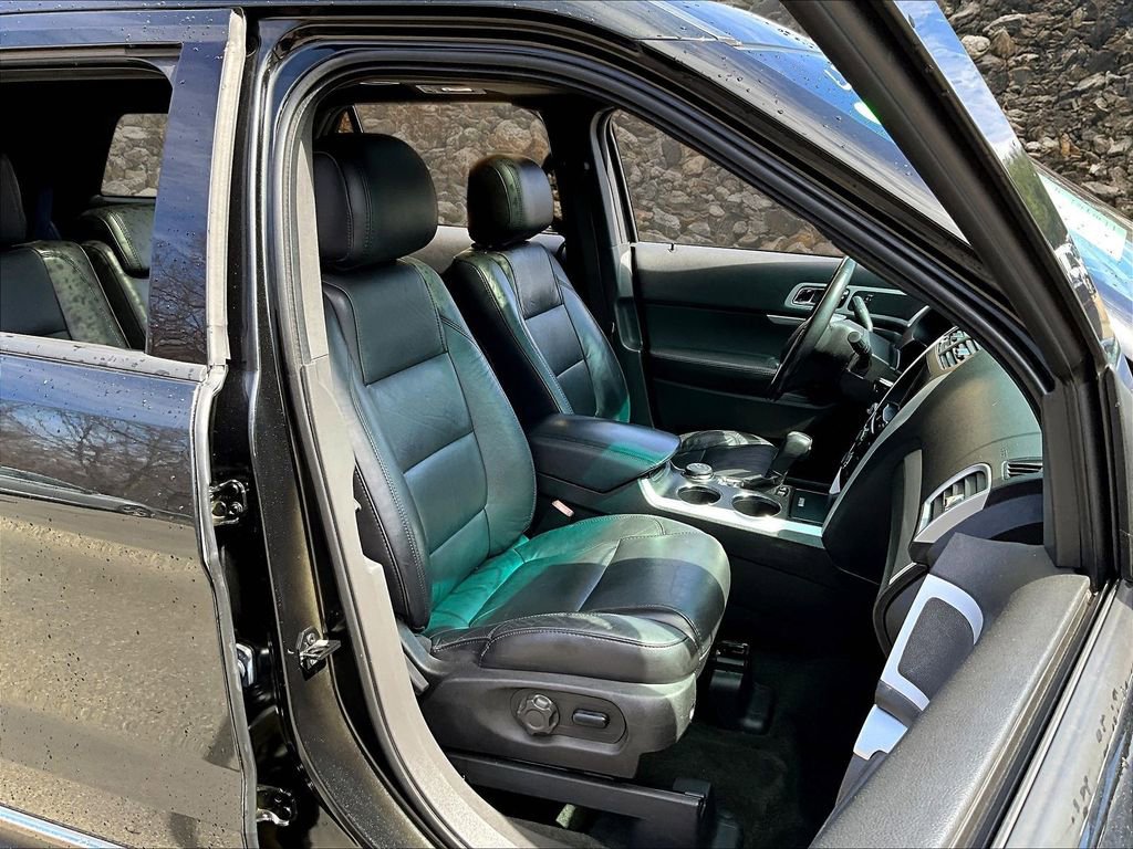 Used 2014 Ford Explorer XLT w/ Equipment Group 202A image 7