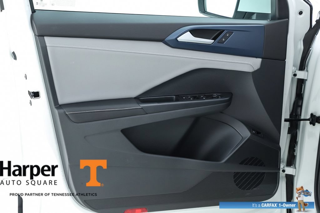 Used 2024 Volkswagen Taos SE w/ Panoramic Sunroof Package AWD/4WD image 18