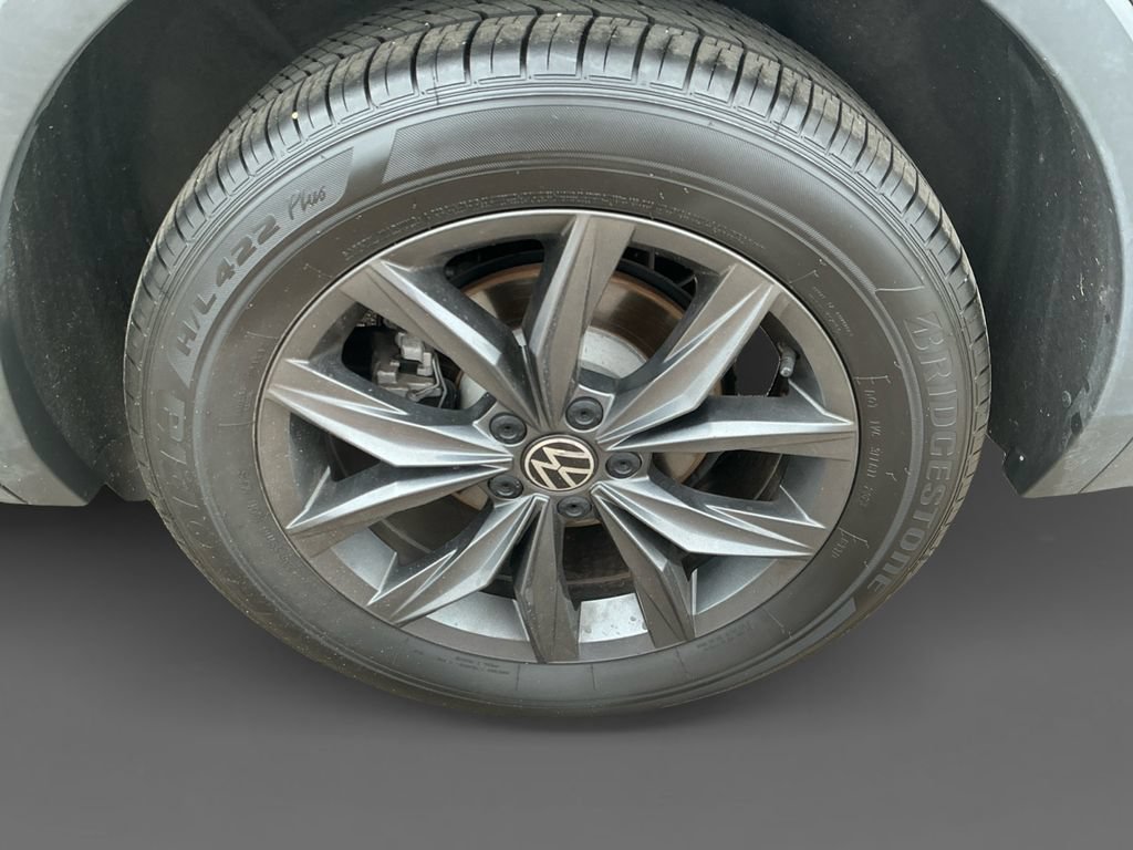 Used 2023 Volkswagen Tiguan SE AWD/4WD image 14