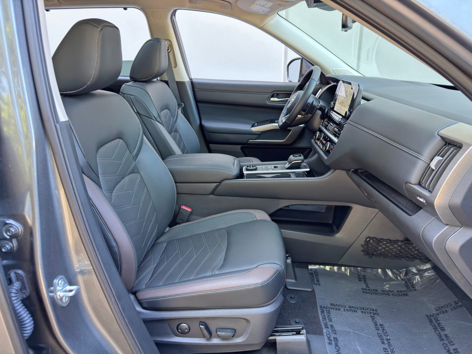 Used 2025 Nissan Pathfinder Platinum w/ Cargo Package AWD/4WD image 14