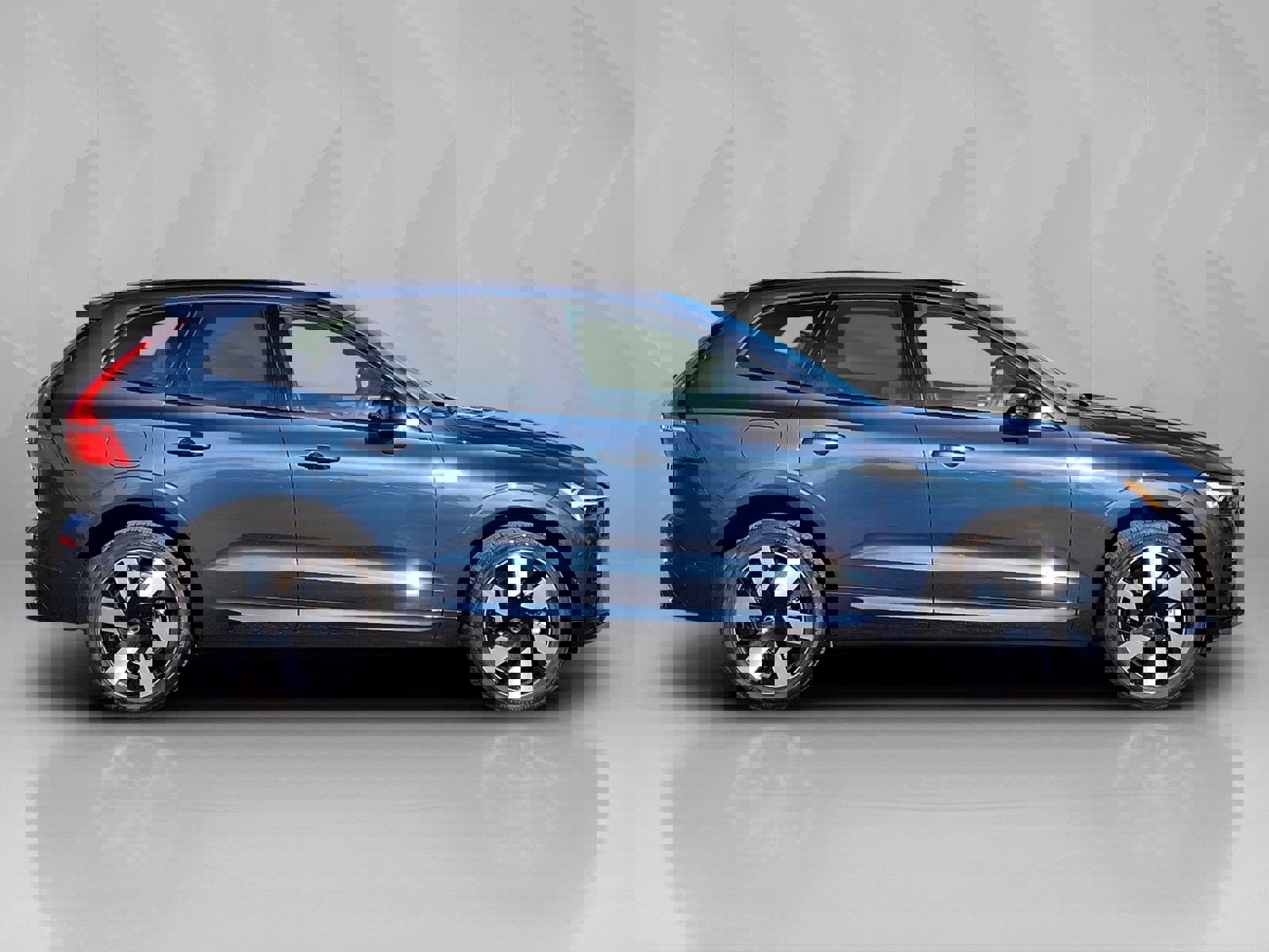 Certified 2024 Volvo XC60 T8 Ultimate w/ Protection Package Premier image 7