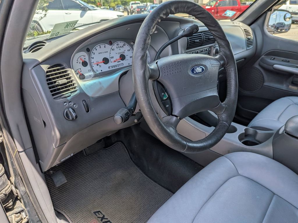 Used 2001 Ford Explorer Sport Trac 4x4 image 30