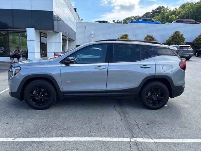 Used 2023 GMC Terrain AT4 AWD/4WD image 2