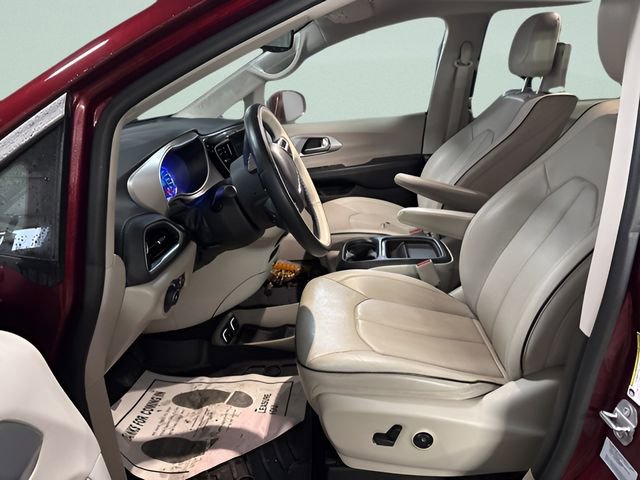 Used 2017 Chrysler Pacifica Platinum image 8