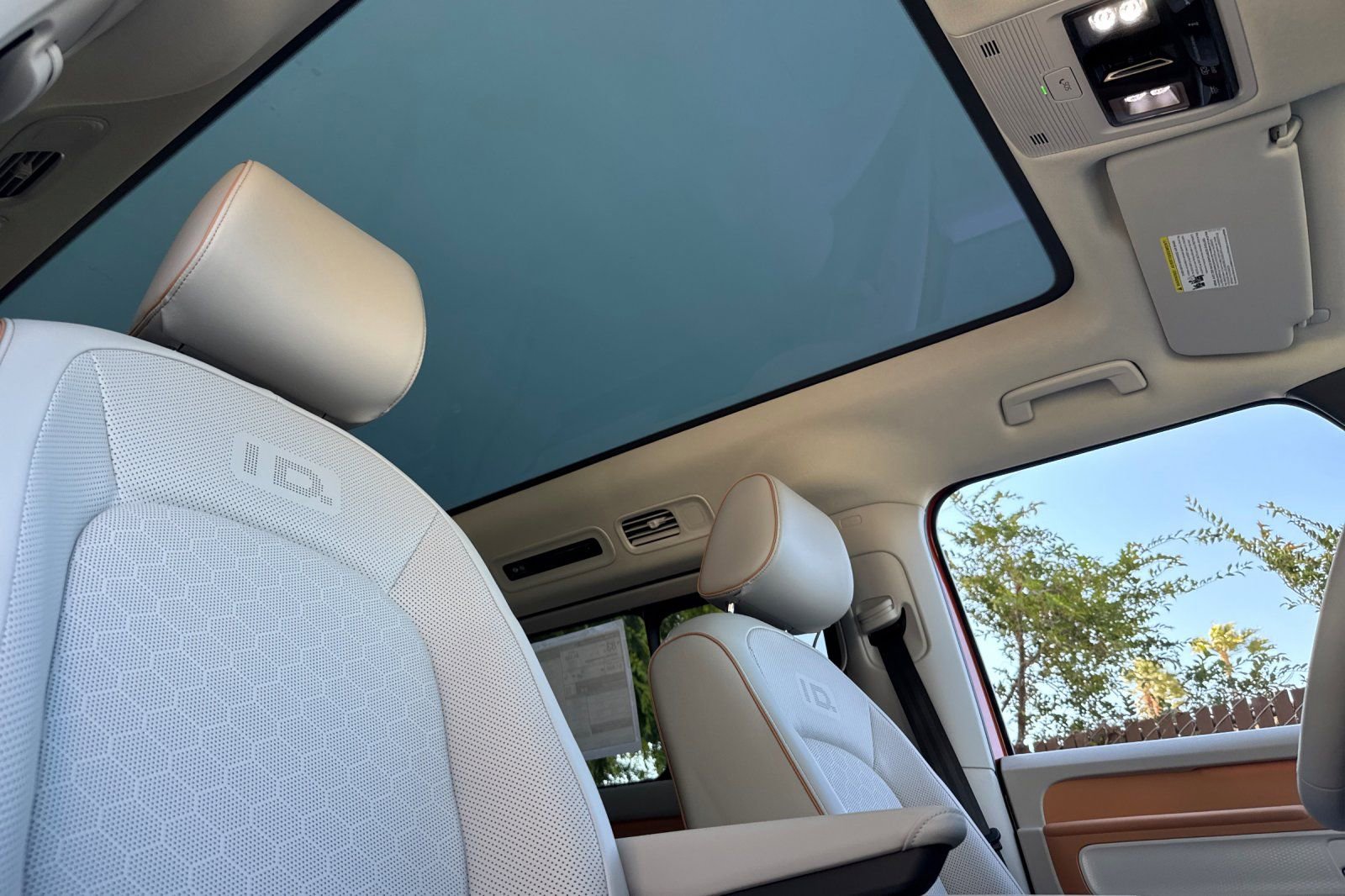 New 2025 Volkswagen ID. Buzz Pro S Plus RWD image 17