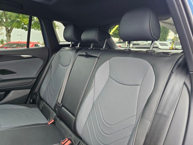 Used 2025 Volkswagen Tiguan SE R-Line AWD/4WD image 21