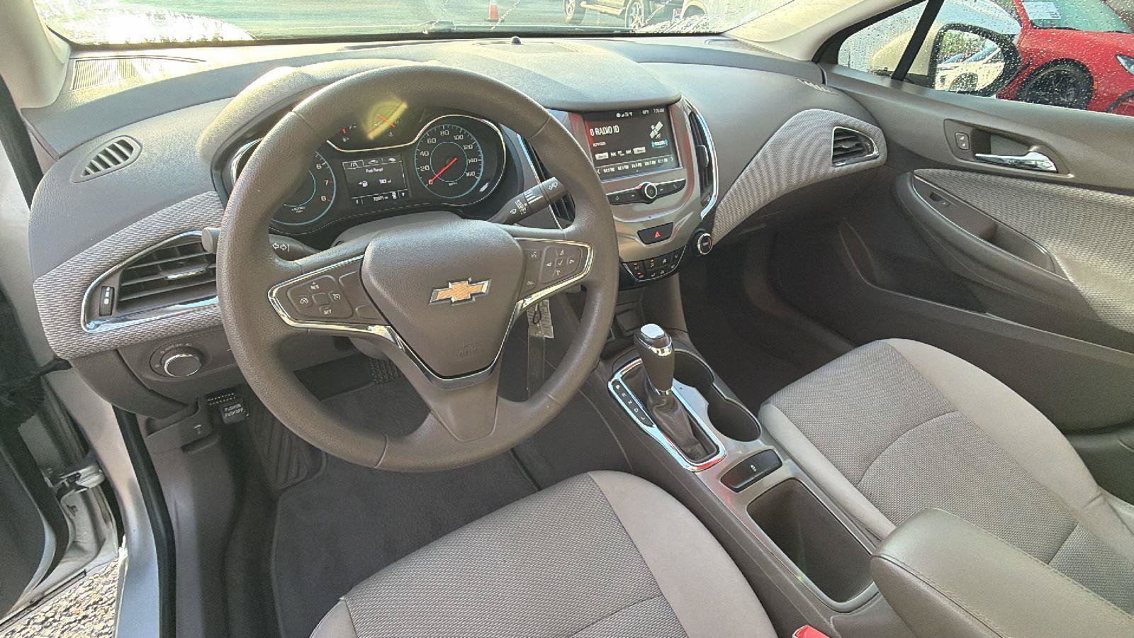 Used 2018 Chevrolet Cruze LT FWD image 11