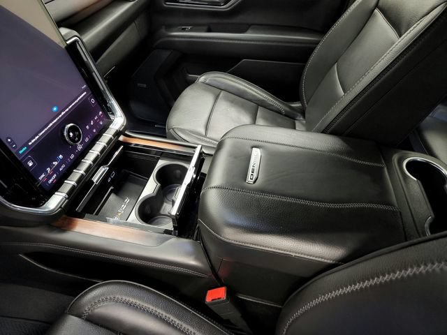 Used 2025 GMC Yukon XL Denali AWD/4WD image 33