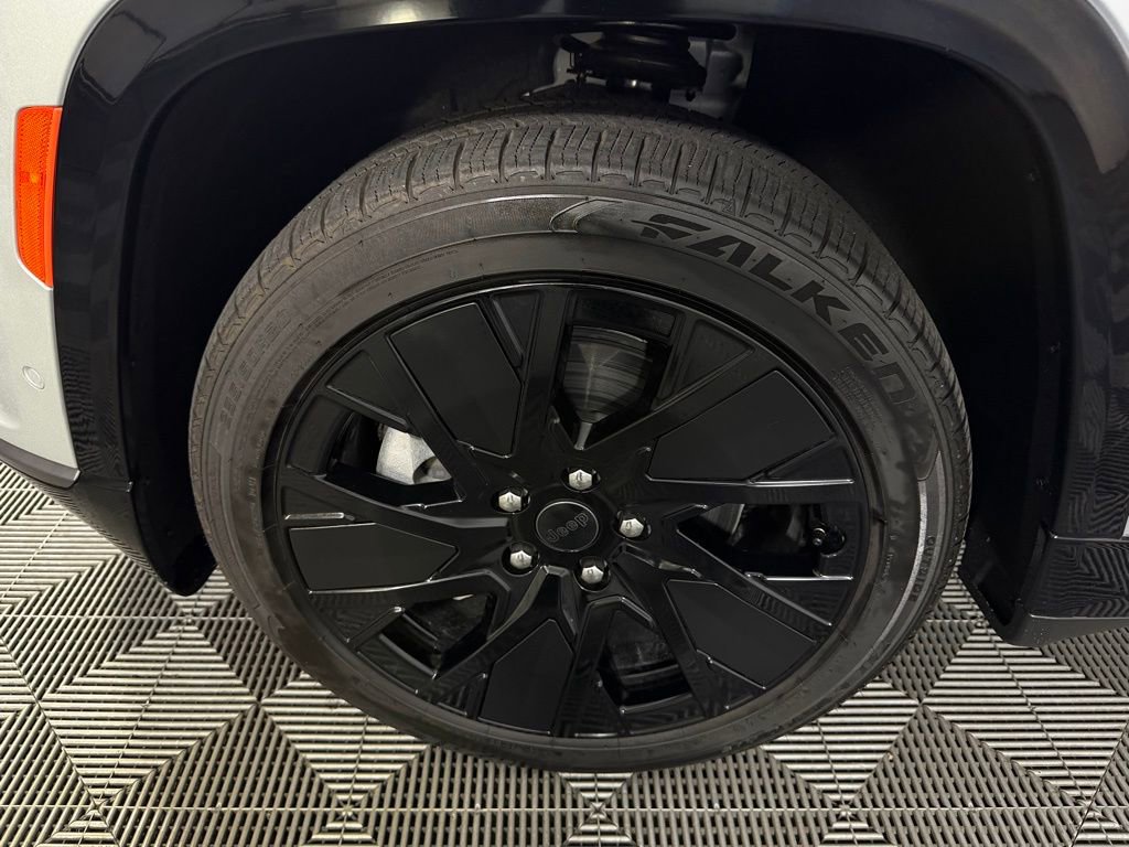 Used 2025 Jeep Wagoneer S Launch Edition image 12