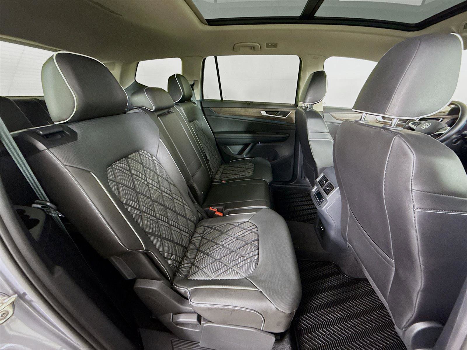 Used 2024 Volkswagen Atlas SEL Premium R-Line image 29