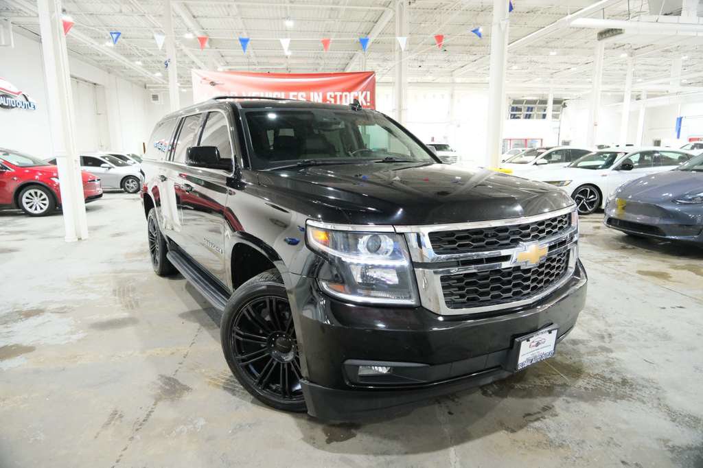 Used 2018 Chevrolet Suburban LT RWD image 2