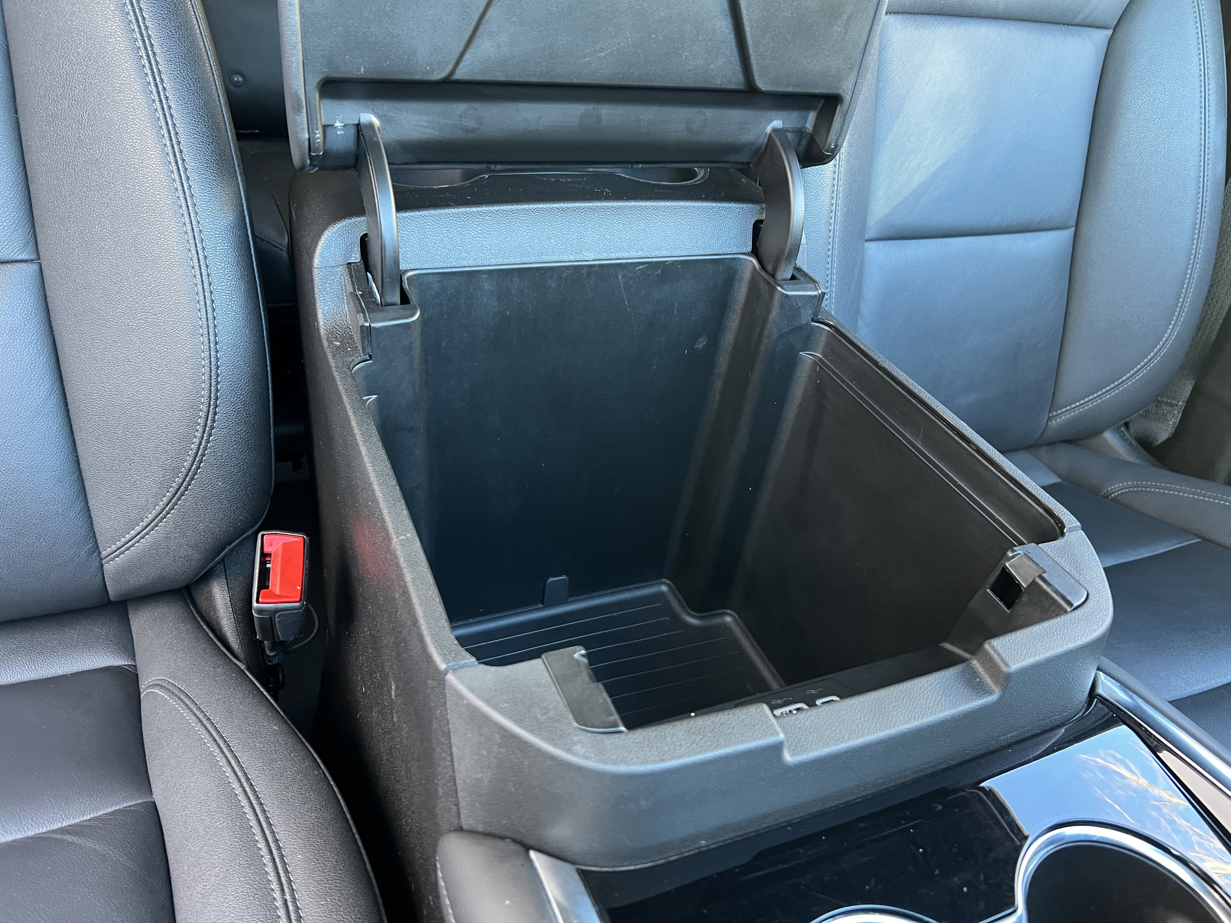 Used 2025 Chevrolet Suburban LT image 27