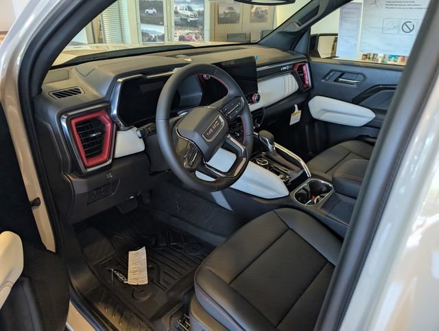 New 2026 GMC Canyon AT4X w/ LPO, Black Badging Package AWD/4WD image 15