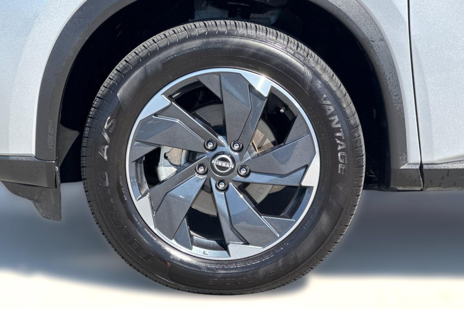 Used 2025 Nissan Rogue SV AWD/4WD image 13