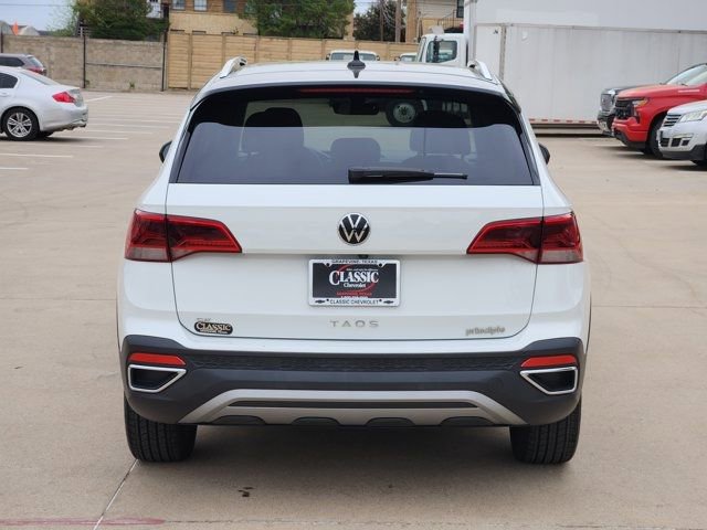 Used 2023 Volkswagen Taos SE w/ Panoramic Sunroof Package image 14