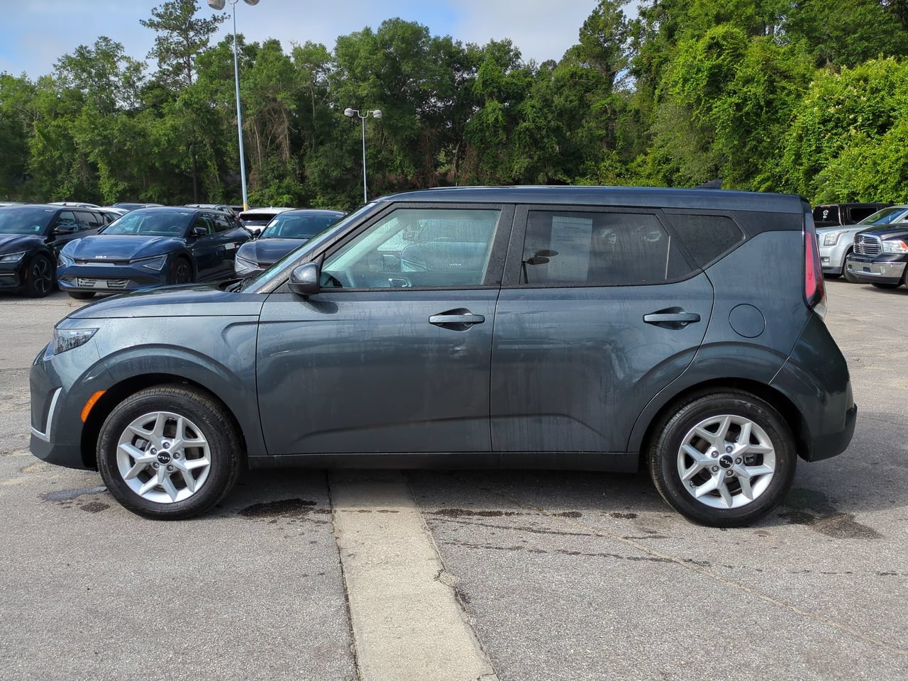 Certified 2025 Kia Soul LX w/ LX Technology Package FWD image 8