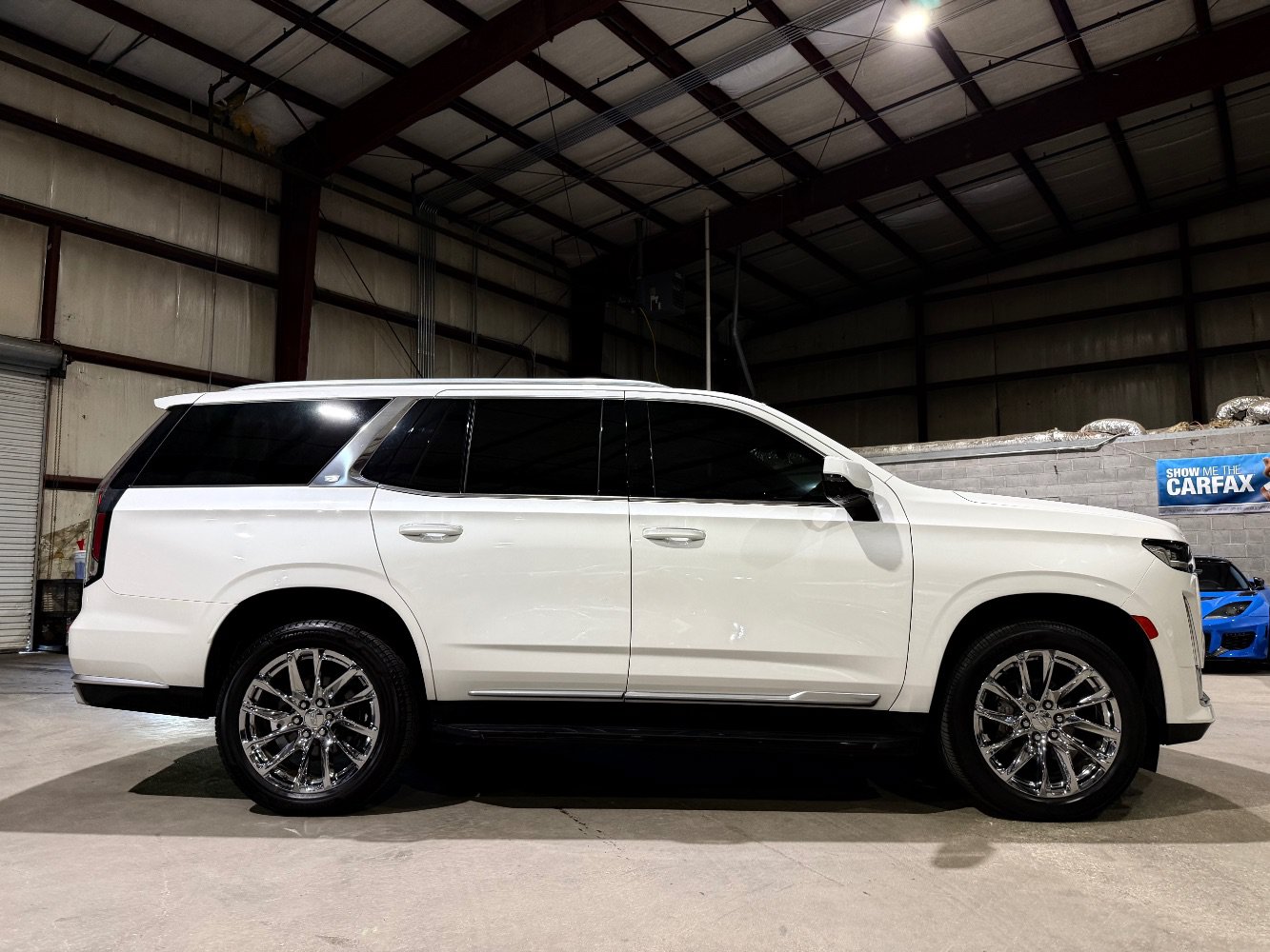 Used 2022 Cadillac Escalade Luxury AWD/4WD image 4