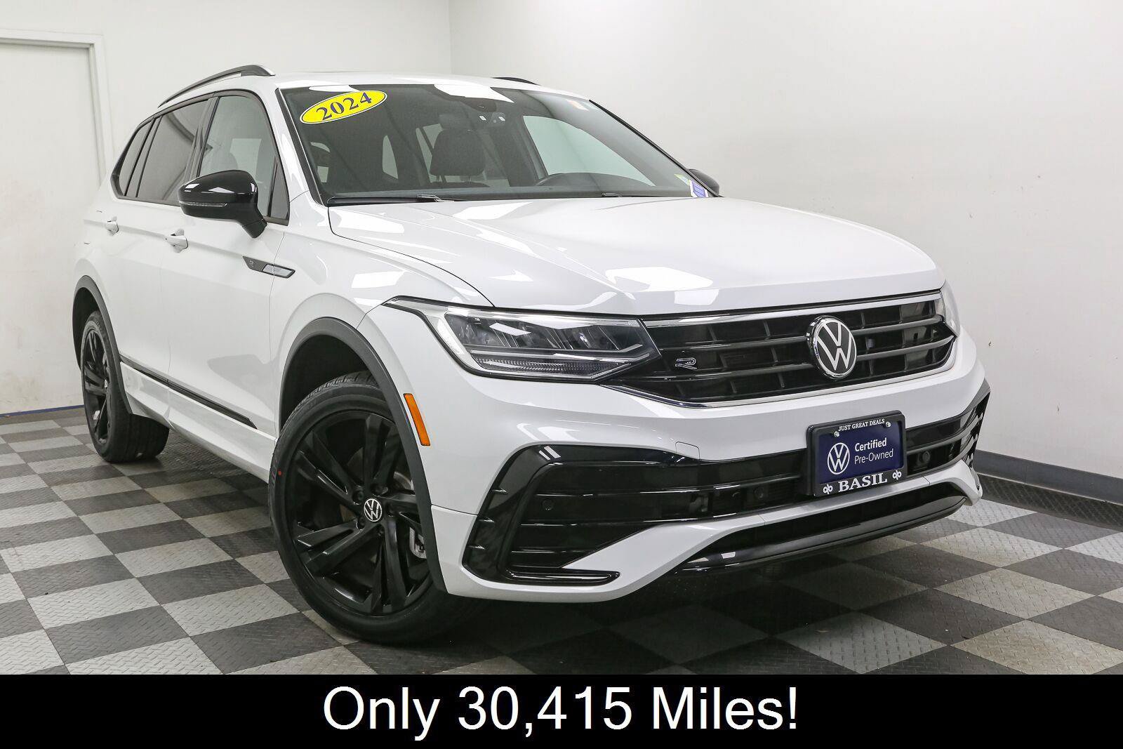 Certified 2024 Volkswagen Tiguan SE R-Line AWD/4WD image 3
