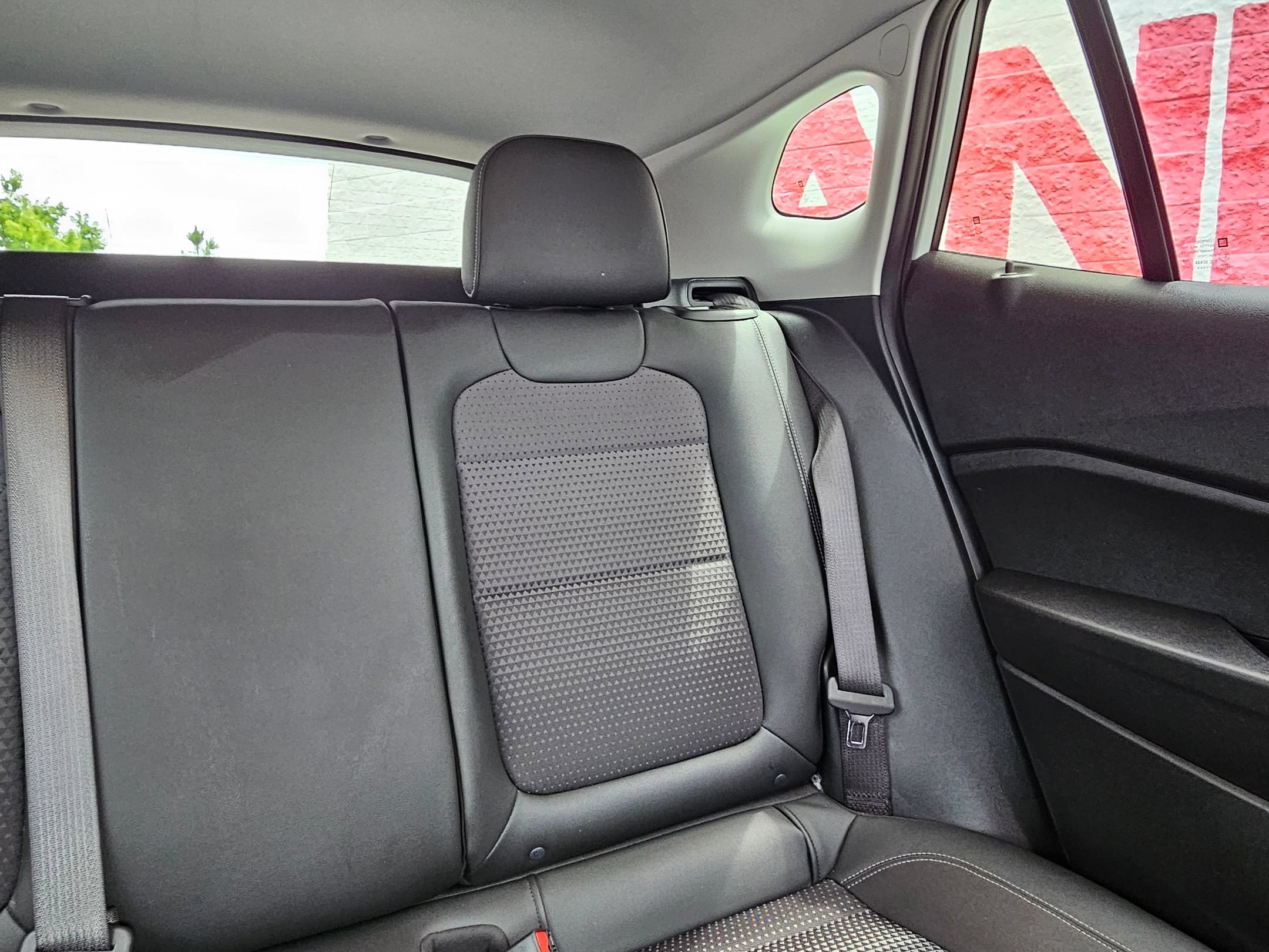 Used 2025 Chevrolet Trax LT w/ LT Convenience Package FWD image 26