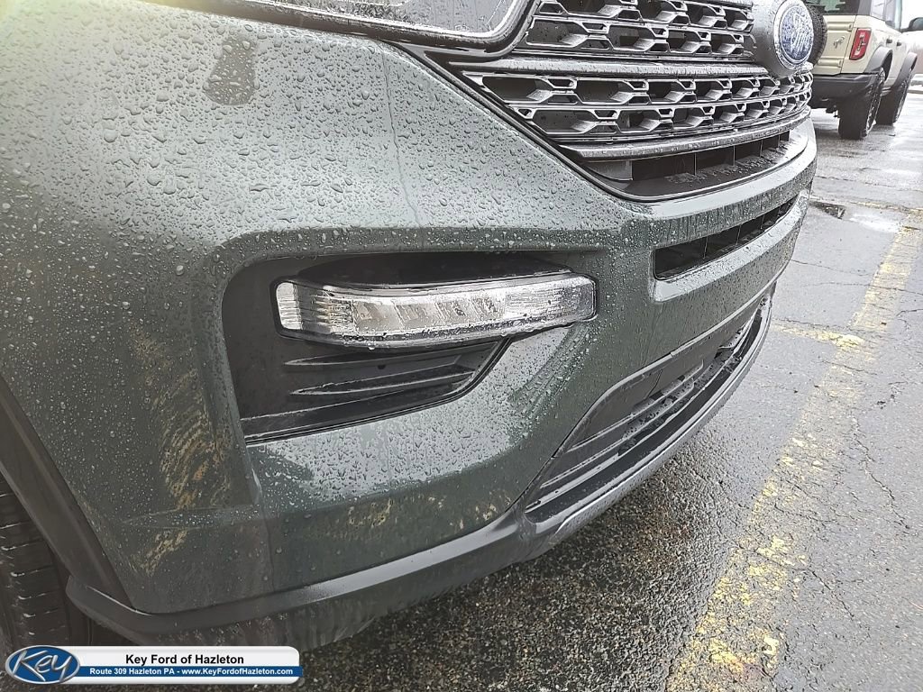 Used 2023 Ford Explorer XLT w/ Equipment Group 202A image 3