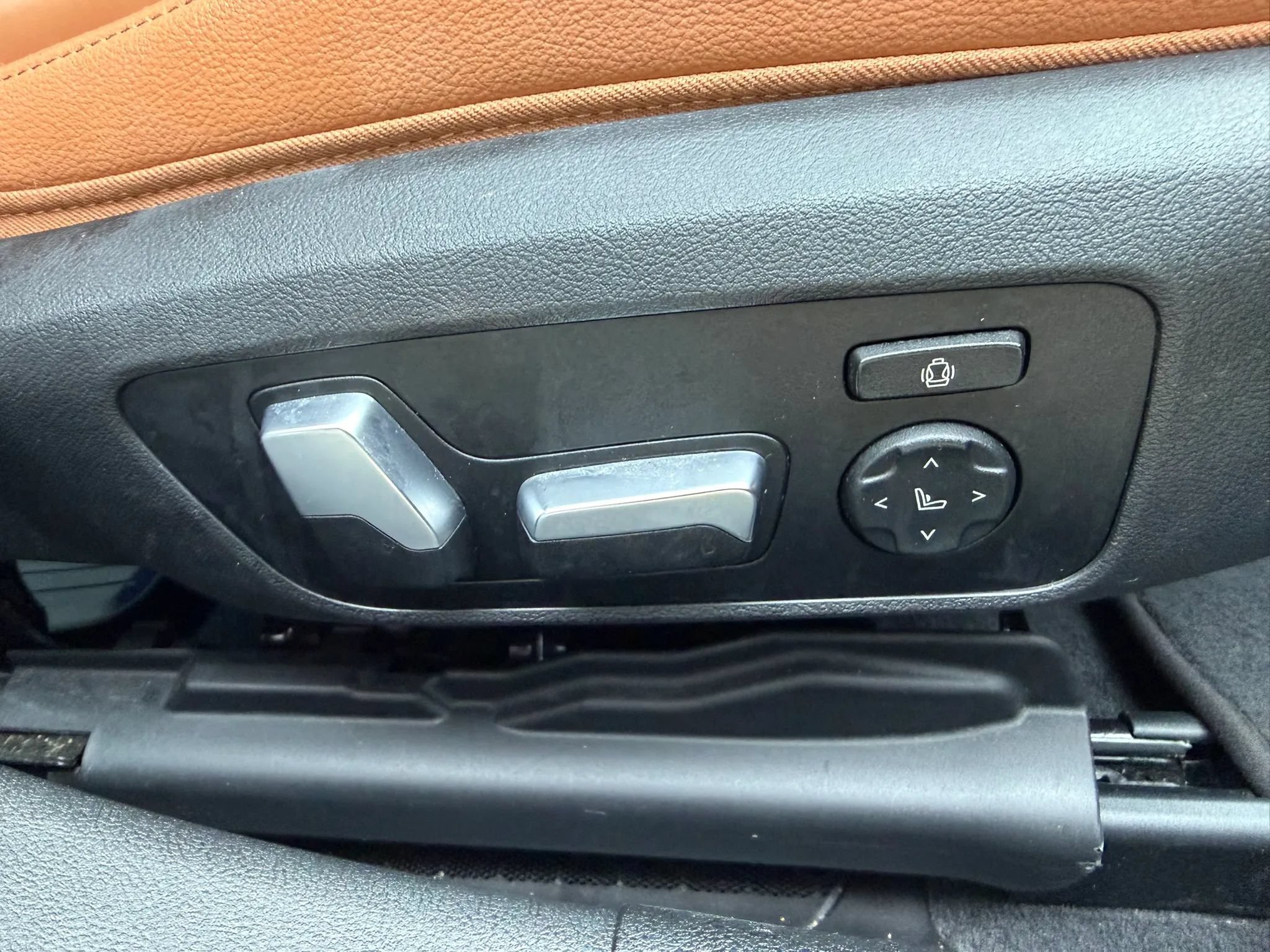 Used 2019 BMW 330i xDrive Sedan w/ Convenience Package AWD/4WD image 11