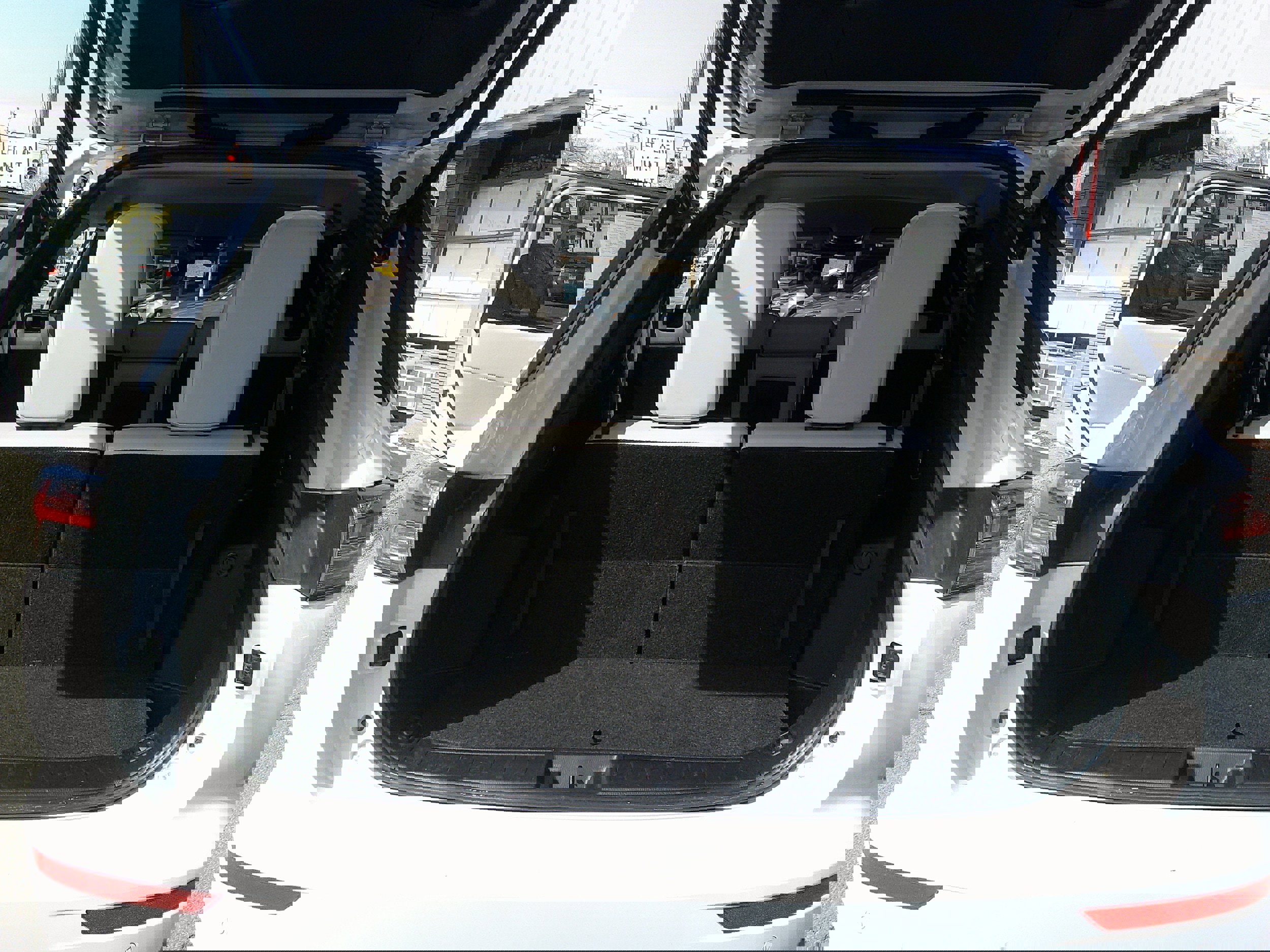 Used 2025 Mitsubishi Outlander SE image 18