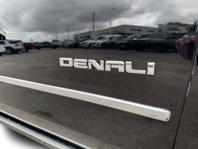 Used 2018 GMC Yukon XL Denali w/ Denali Ultimate Package AWD/4WD image 11