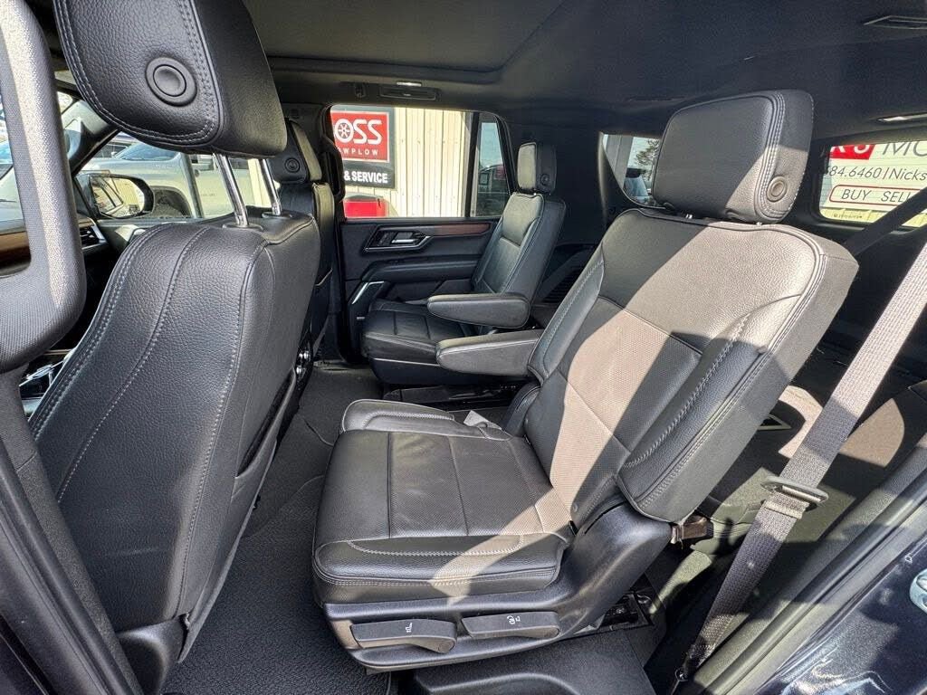 Used 2025 GMC Yukon Denali w/ Sun & Power Step Package image 52