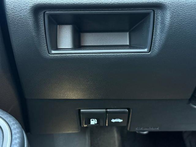 New 2025 Nissan Versa SR w/ Trunk Package FWD image 24