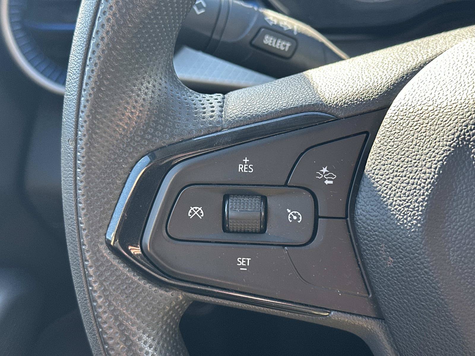 Used 2025 Chevrolet Trax LS w/ LS Convenience Package FWD image 21