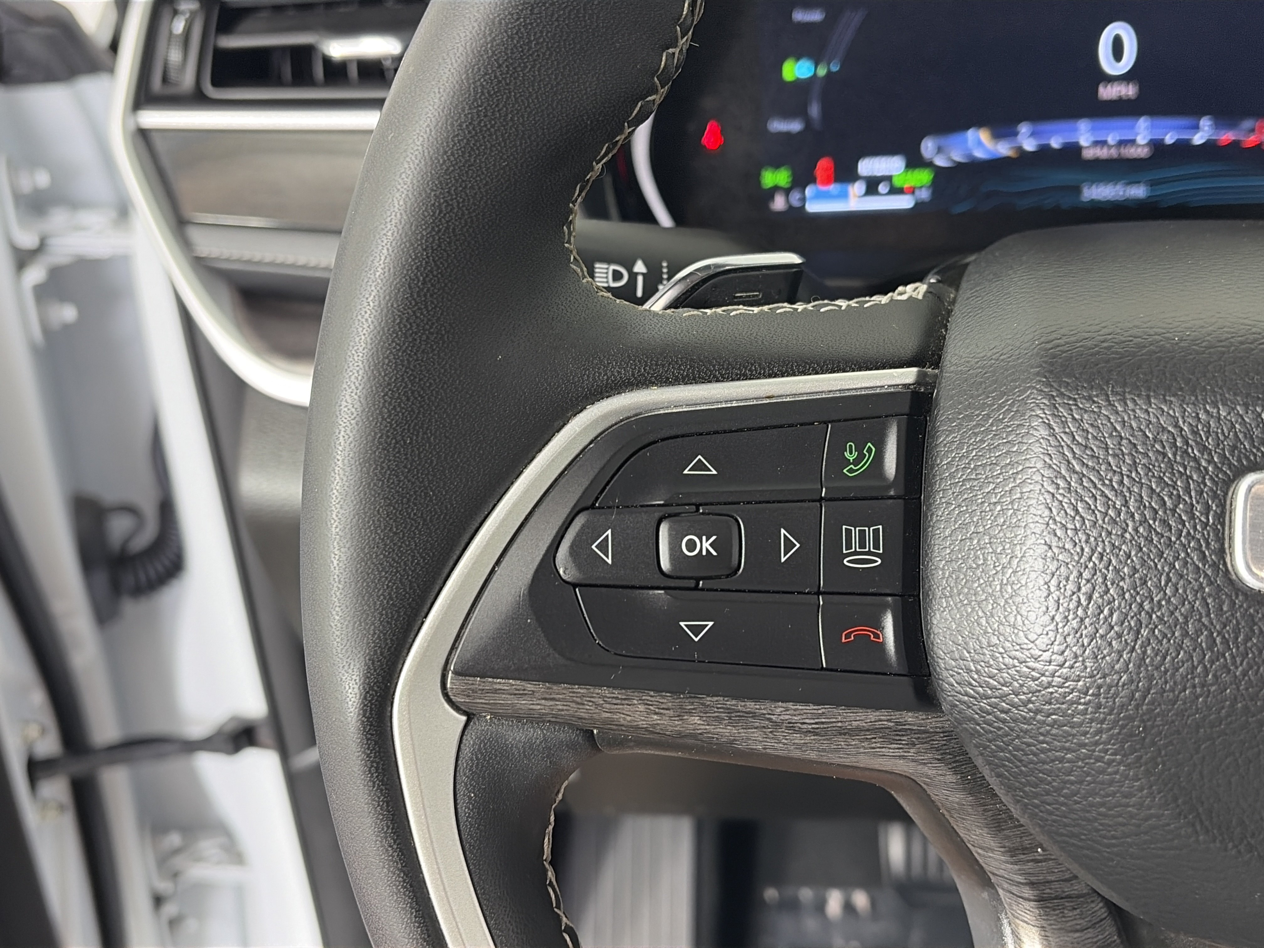Used 2023 Jeep Grand Cherokee 4WD 4xe w/ Luxury Tech Group II image 31