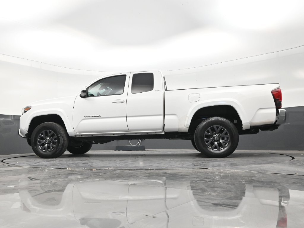 Used 2023 Toyota Tacoma SR5 w/ SR5 Appearance Package RWD image 21